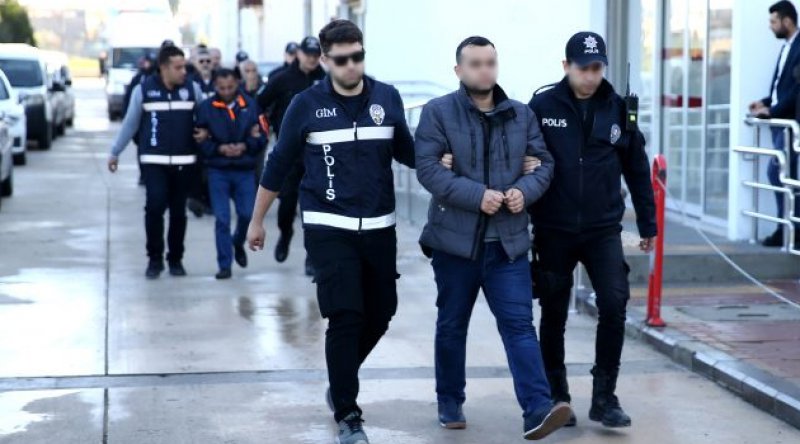 Türkiye genelinde yapılan 'Aranan Şahıslar ve Göçmen Kaçakçılığı Uygulaması'nda 2 bin 475 kişi yakalandı