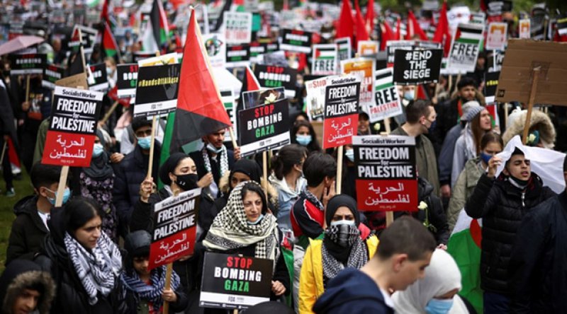 İsrail'in Gazze ve Mescid-i Aksa'ya saldırıları Londra'da protesto ediliyor