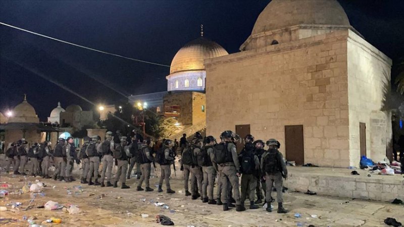 İsrail polisi Filistinlilere desteğe giden Arap milletvekillerine saldırdı