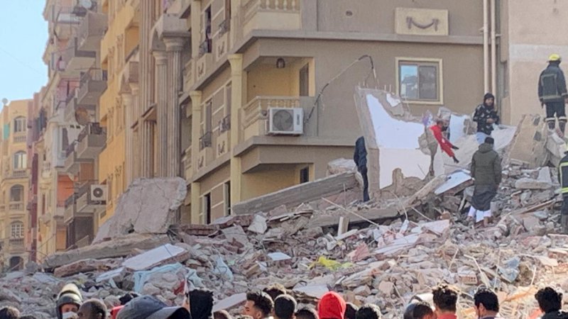 Kahire'de bina çöktü: 8 ölü