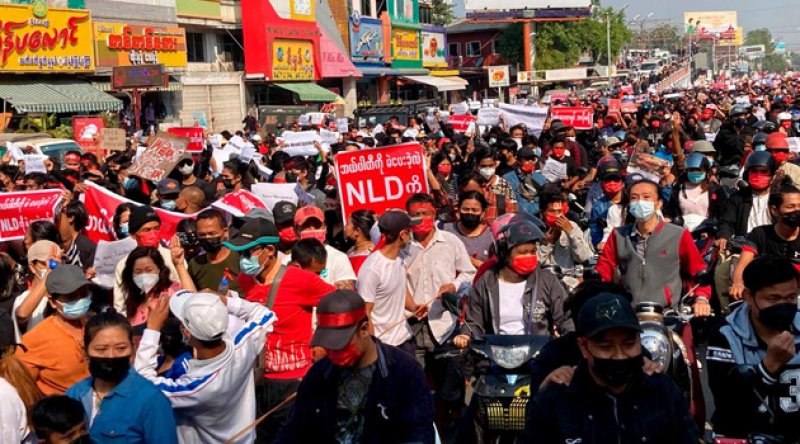 Myanmar’da askeri darbe karşıtı gösterilerde çok sayıda kişi tutuklandı