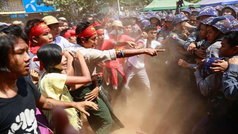Myanmar'da ordunun darbe karşıtlarına silahlı müdahalesi sonucu ölenlerin sayısı 840'a çıktı