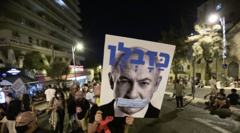Siyonist Netanyahu karşıtları yine sokakta: Kötü koktun, git artık