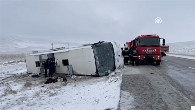 Konya'da tur otobüsü devrildi: 5 ölü, 26 yaralı