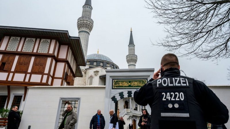 Kelsterbach’ta Camiye Şişeli Saldırı
