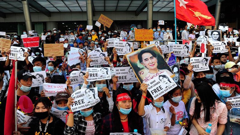 İngiltere'den 'Myanmar'ı terk edin' çağrısı