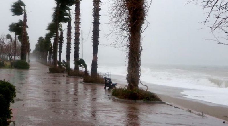 Antalya'da fırtına