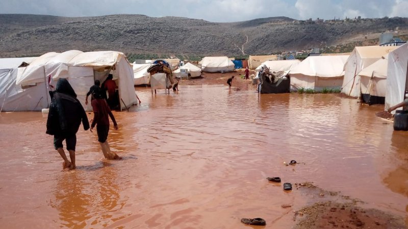 Şiddetli yağış mülteci kamplarını vurdu!