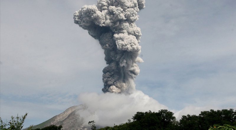 Sinabung Yanardağı'nda büyük patlama