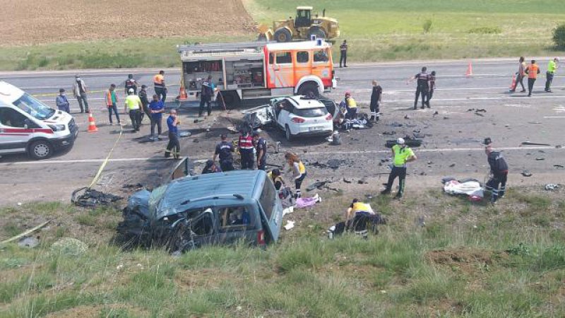 Sivas'ta trafik kazası: 9 kişi hayatını kaybetti