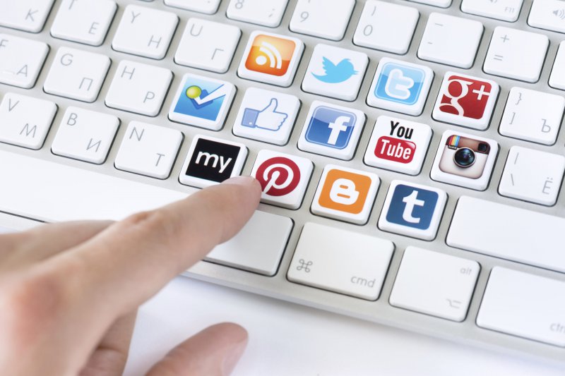 Sosyal medya düzenlemesinde 'dezenformasyon' kararını mahkeme değil devlet kurumu verecek