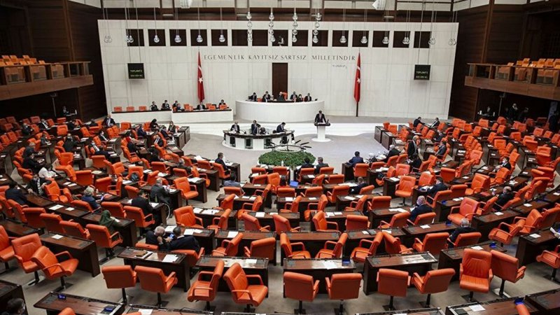 ‘Birden fazla maaş alan bürokratlar engellensin’ teklifi AK Parti ve MHP oylarıyla reddedildi