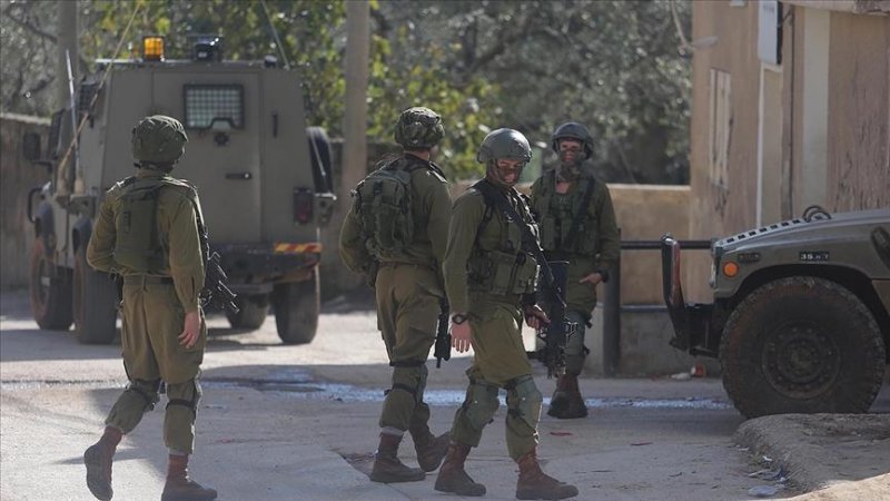 İsrail askerleri Batı Şeria’da 11 Filistinliyi gözaltına aldı