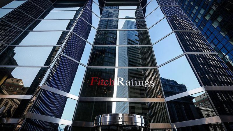 Fitch, Türkiye′nin kredi notu görünümünü düşürdü
