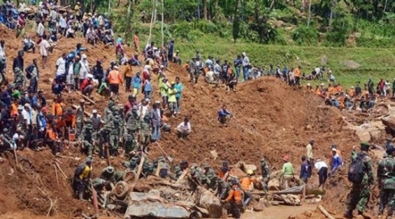 Endonezya'daki toprak kaymalarında ölü sayısı 25'e yükseldi