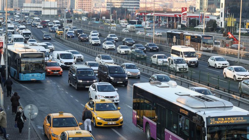 Kısıtlamanın ardından İstanbul'da trafik yoğunluğu arttı