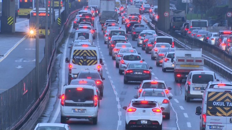 Sokağa çıkma kısıtlamasının ardından İstanbul'da trafik yoğunluğu
