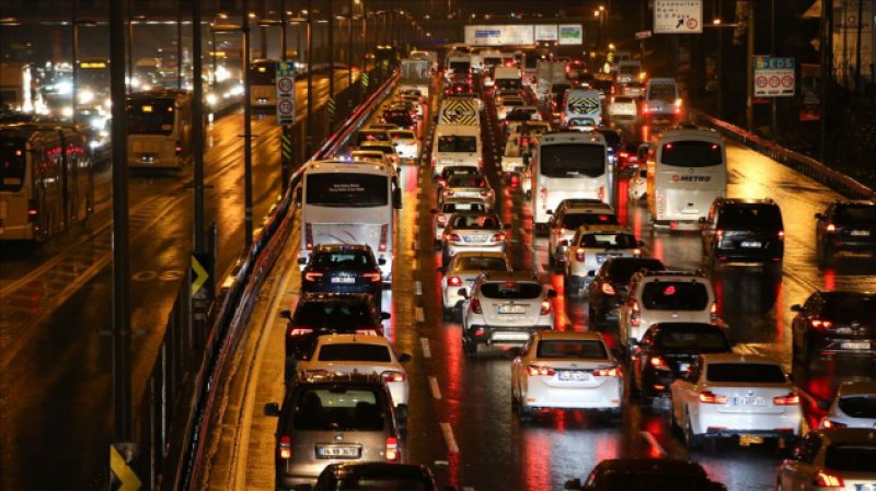 Kısıtlamanın ardından İstanbul’da trafik yoğunluğu arttı