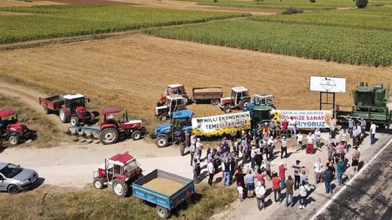 Traktörleriyle eylem yapan çiftçiler ÇED toplantısına engel oldu