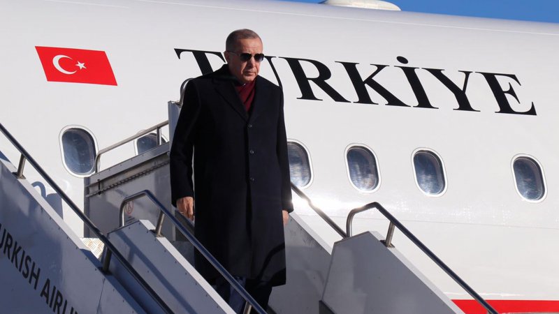 Cumhurbaşkanı Erdoğan, sel bölgesinde: Devlet olarak elimizden geleni süratle yapıp, küllerimizden inşallah yeniden ayağa kalkacağız