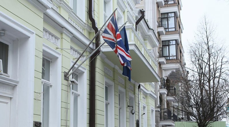 ABD'den sonra İngiltere de Ukrayna'daki büyükelçilik personelini geri çekiyor