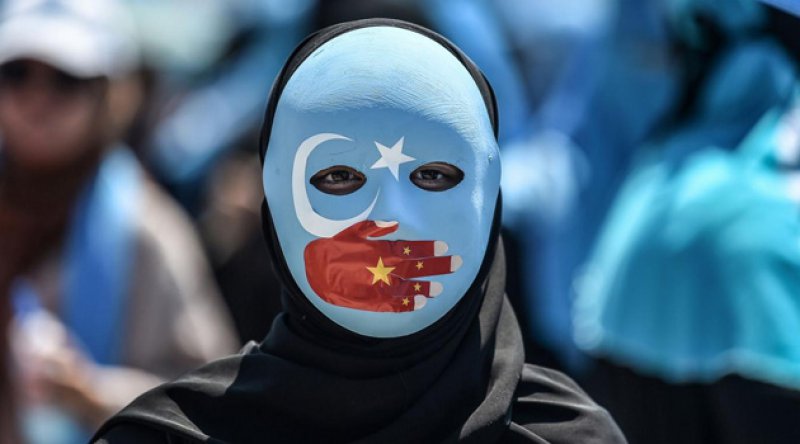 Zalim Çin'den iki yüzlü savunma: Daha özgür olan Uygur kadınları artık 'bebek yapma makineleri' değil