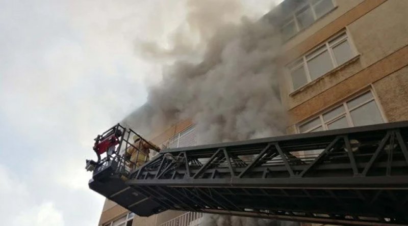 Kadıköy'de yangın: 1 kişi hayatını kaybetti
