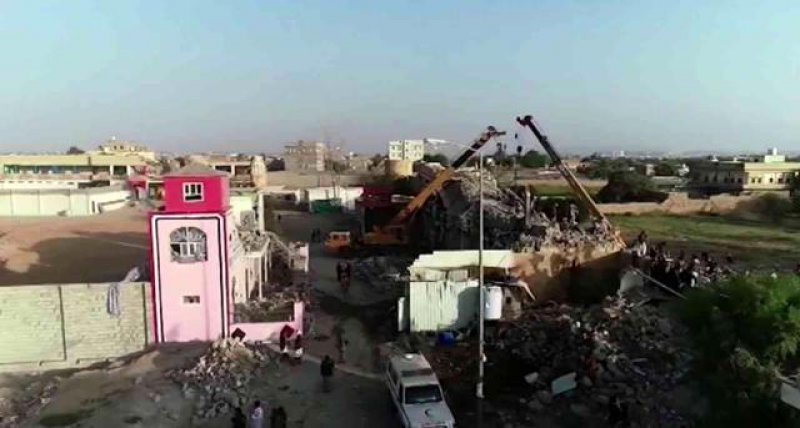 Yemen'de gözaltı merkezine saldırı: En az 100 kişi yaşamını yitirdi