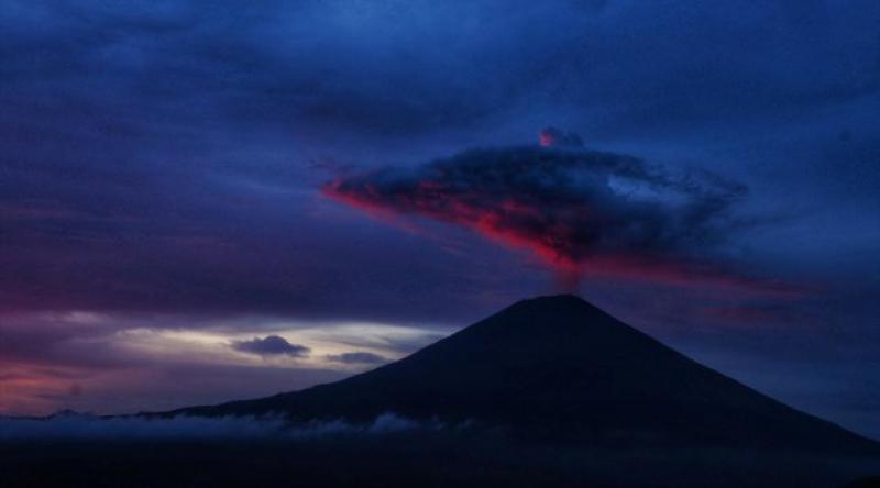 Bali Adası'ndaki Agung Yanardağı&#39;nda hareketlilik