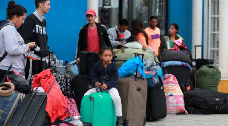 Binlerce Venezuelalı Peru’ya göç ediyor
