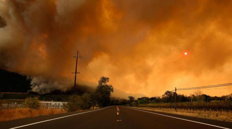 California'daki yangın büyüyor: 14 bin kişiye tahliye emri verildi
