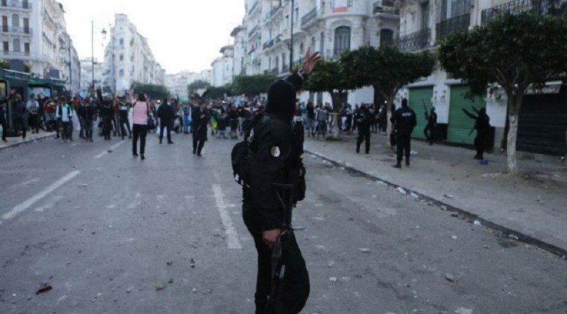 Cezayir'deki gösterilerde 108 kişi gözaltına alındı