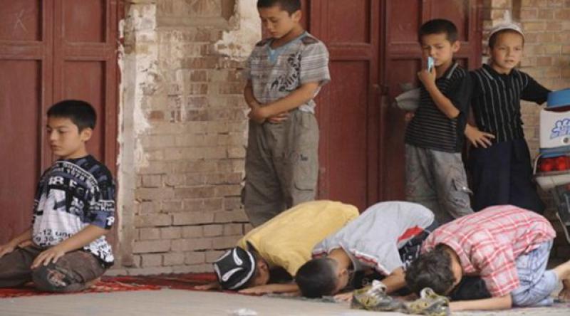 Çin, Doğu Türkistan'da Kur&#39;an kursunu bastı