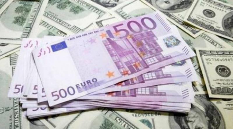 Dolar 5.40'ı geçti, euro rekor kırdı
