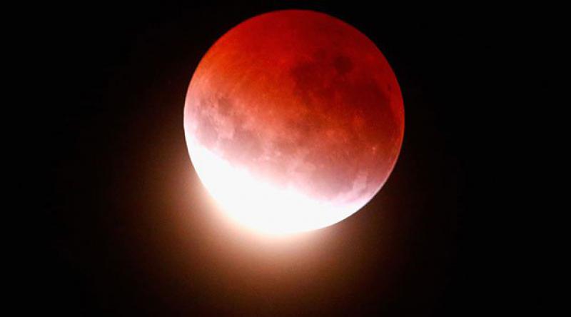 Dünya'nın Beklediği Kanlı Ay Tutulması Ne Zaman?