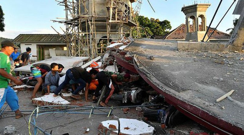 Endonezya'da 6.2 Şiddetinde Deprem