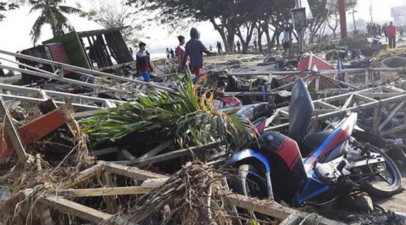Endonezya'da 7.7 büyüklüğündeki depremin ardından tsunami