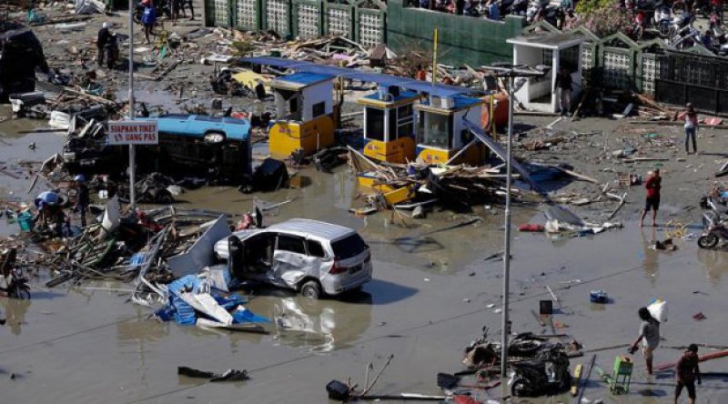 Endonezya'daki deprem ve tsunamide bilanço büyüyor: 1203 can kaybı