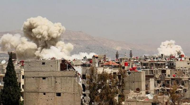 Esed Güçleri Yermuk Mülteci Kampı'na Varil Bombalarıyla Saldırdı