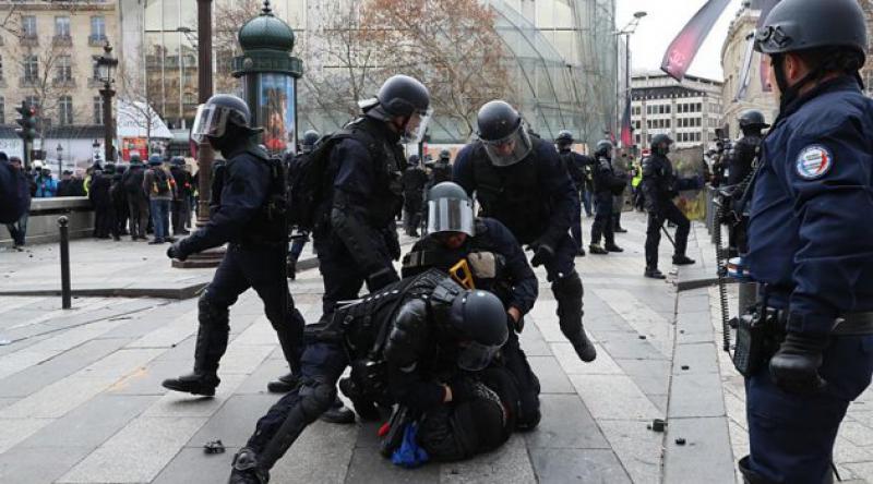 Fransa'daki gösterilerde 4 bin 99 gözaltı