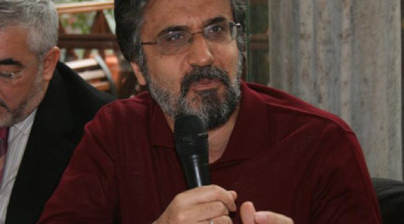 Gazeteci Akif Emre hayatını kaybetti