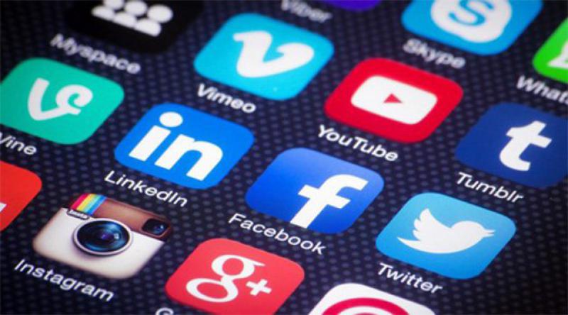 Gençler sosyal medyada günde en az 3 saat geçiriyor