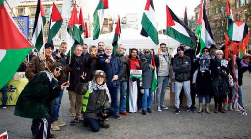 Hollanda'da Filistin&#39;e destek gösterisi