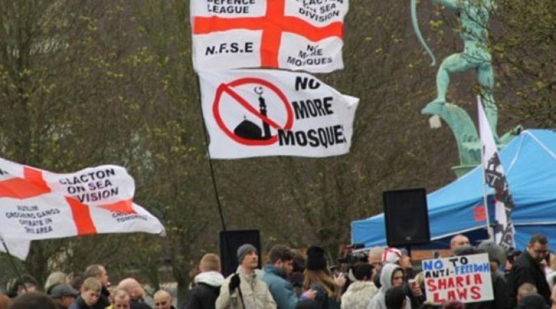 İngiltere'de, İslam Karşıtları Yürüyüş Düzenledi