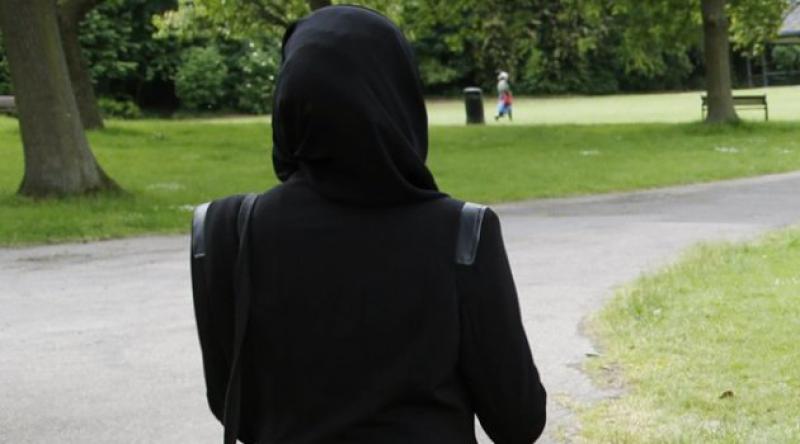 Londra'da Müslüman kadına saldırı