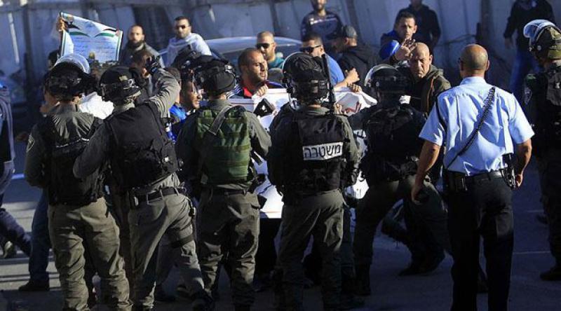 İşgal askerleri 10 Filistinliyi gözaltına aldı
