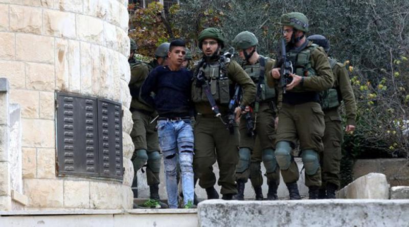 İşgalci İsrail askerleri 16 Filistinliyi gözaltına aldı