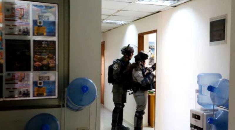 İşgalci İsrail Askerleri Filistin Resmi Ajansının Ofisini Bastı