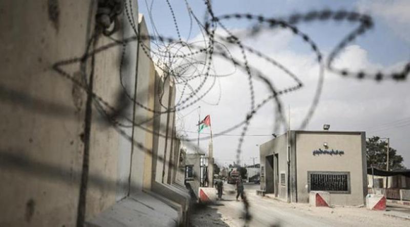 İşgalci İsrail Gazze'ye açılan sınır kapılarını kapattı