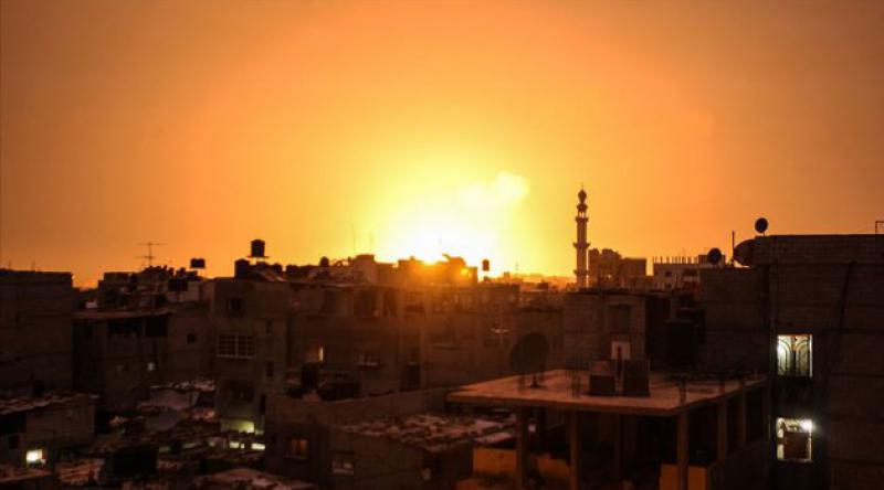 İşgalci İsrail uçaklarından Gazze'ye hava saldırısı